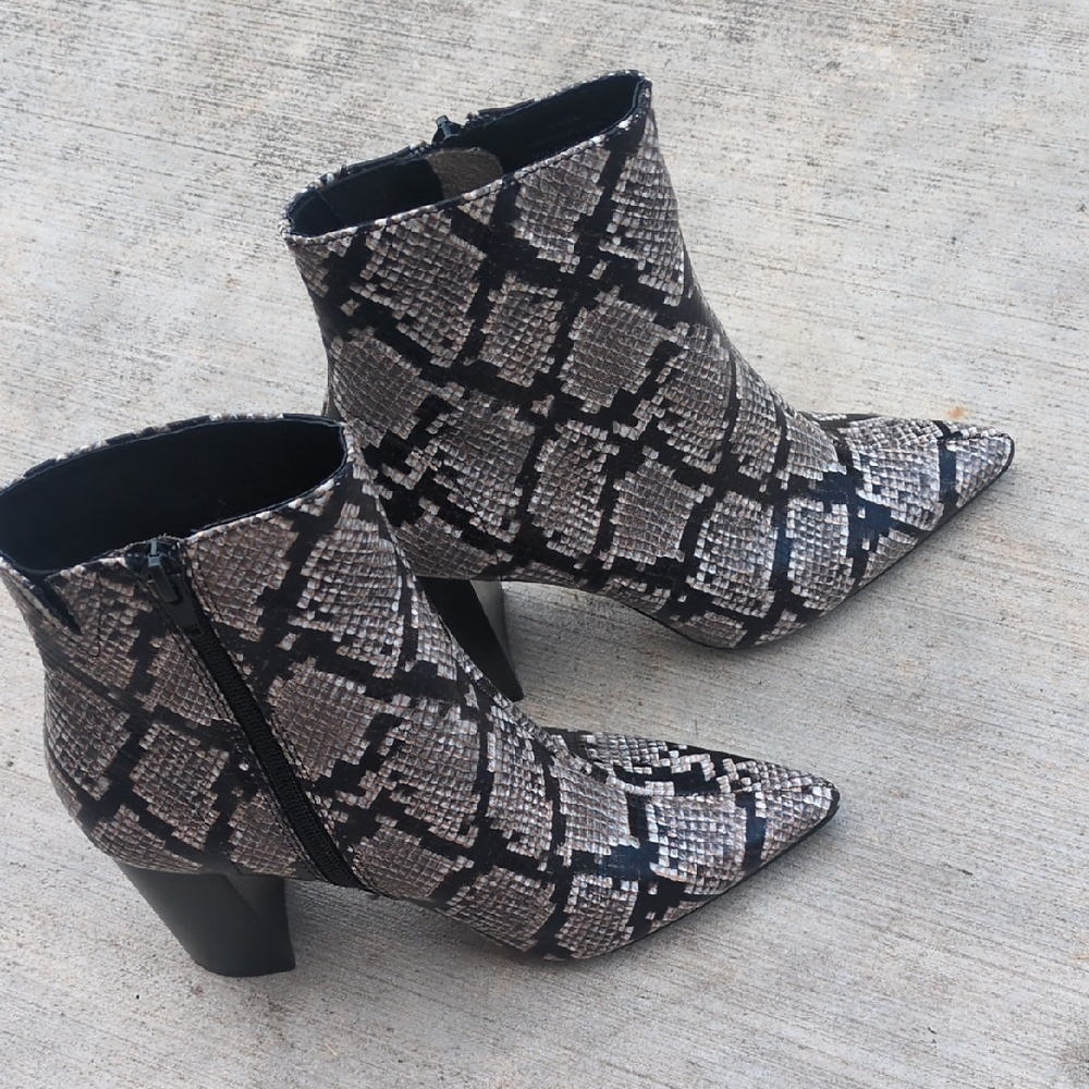 Jeffrey Campbell Raven Snakeskin Print‎ Pointed Toe Heeled Boots Size 5.5